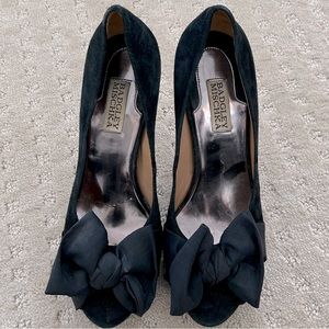 Badgley Mischka bow pumps